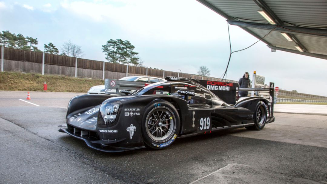 Track debut for 2015 Porsche 919 Hybrid - Porsche Newsroom